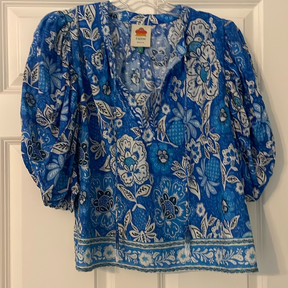 Farm Rio blue floral short sleeve top size L
